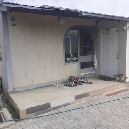 Resthouse Pansion Bianko مكان تخييم سكوبجي